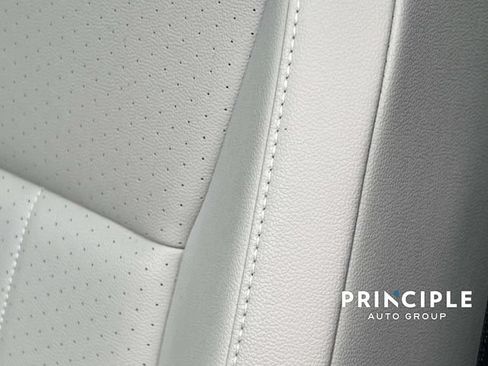 Used 2023 Volkswagen Tiguan SE w/ Panoramic Sunroof Package FWD image 18