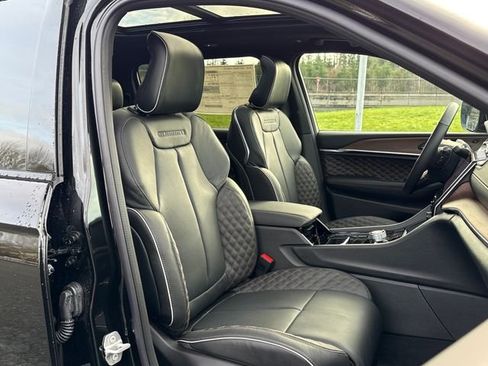 New 2025 Jeep Grand Cherokee L Summit w/ Obsidian Package AWD/4WD image 36