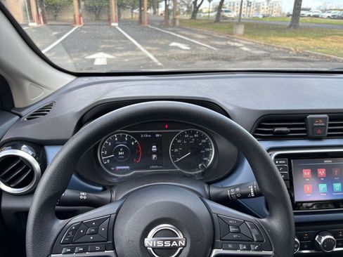 Used 2025 Nissan Versa SV image 29