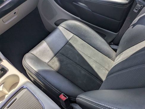 Used 2019 Dodge Grand Caravan SXT FWD image 17