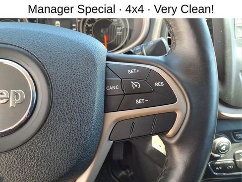 Used 2016 Jeep Cherokee Latitude AWD/4WD image 17