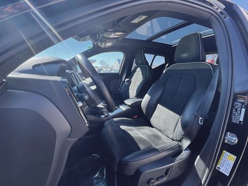 Used 2021 Volvo XC40 P8 Recharge w/ Advanced Package image 13