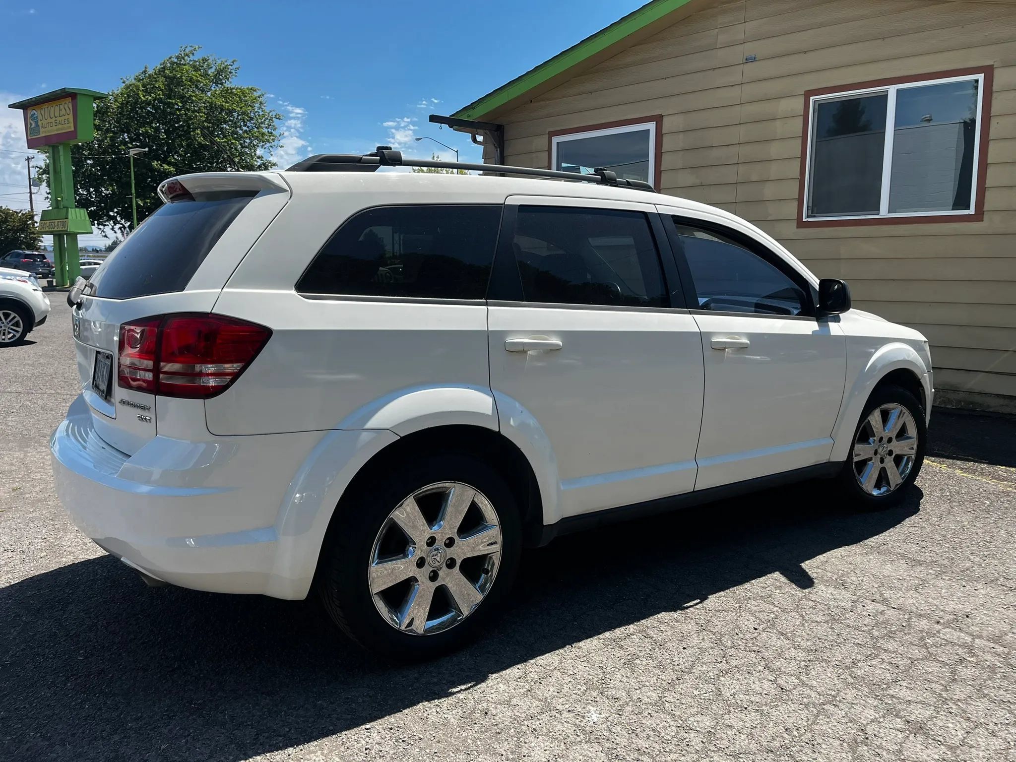 Used 2009 Dodge Journey SXT w/ Chrome Appearance Group FWD image 3