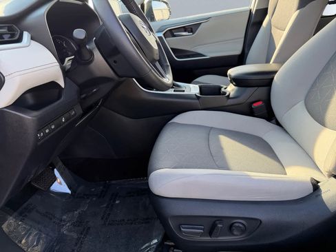 Used 2025 Toyota RAV4 XLE w/ Convenience Package image 7