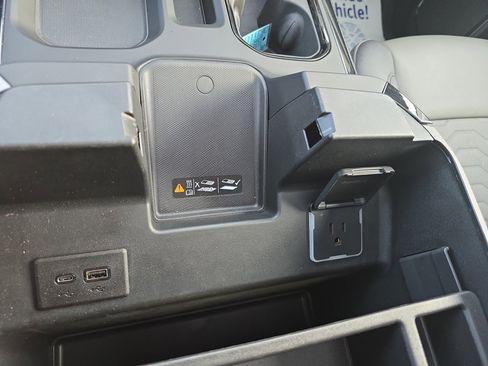 Used 2025 Chevrolet Silverado 1500 ZR2 image 35