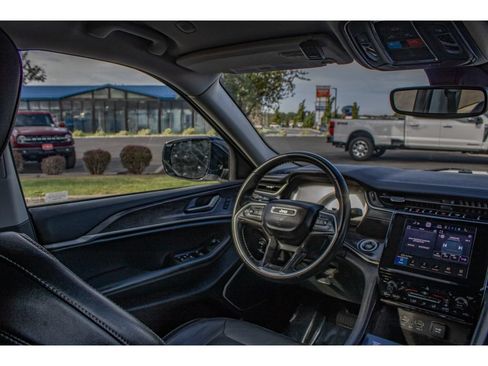 Used 2021 Jeep Grand Cherokee L Limited AWD/4WD image 22