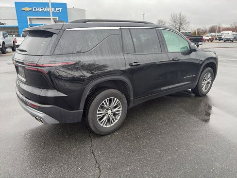 Used 2025 Chevrolet Traverse LT image 7