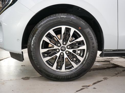 Used 2025 Ford Expedition Platinum AWD/4WD image 33