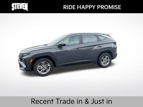 Used 2025 Hyundai Tucson SE AWD/4WD image 2