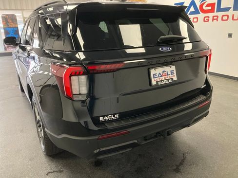 Used 2025 Ford Explorer ST-Line w/ ST-Line Street Pack AWD/4WD image 9