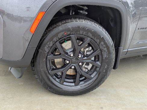 New 2026 Jeep Grand Cherokee L 4WD image 9