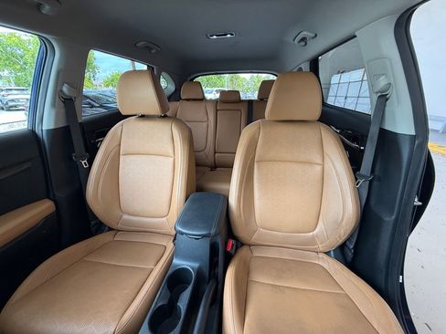 Used 2024 Kia Seltos EX FWD image 9