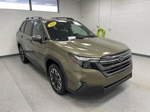 Used 2025 Subaru Forester Premium AWD/4WD image 7