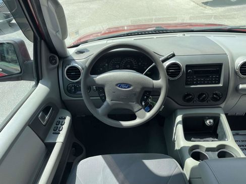 Used 2004 Ford Expedition XLT RWD image 2