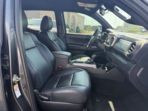 Used 2019 Toyota Tacoma Limited RWD image 12