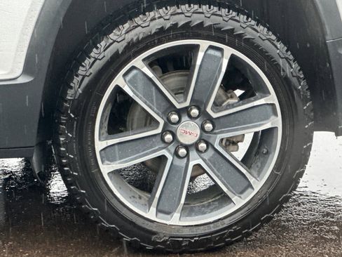 Used 2020 GMC Acadia SLT w/ Driver Alert Package II image 25