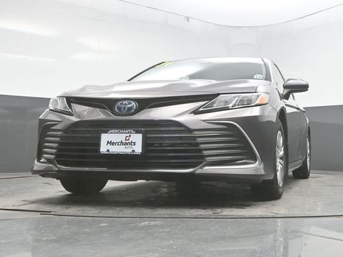 Used 2021 Toyota Camry LE image 31