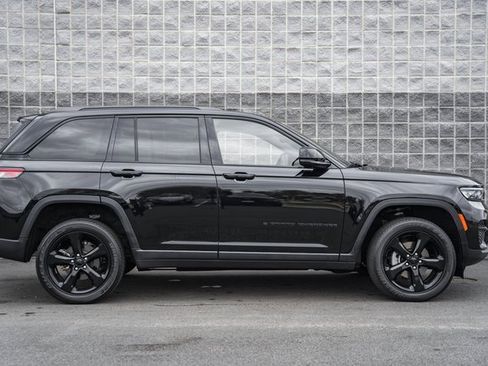 Used 2022 Jeep Grand Cherokee Altitude image 4