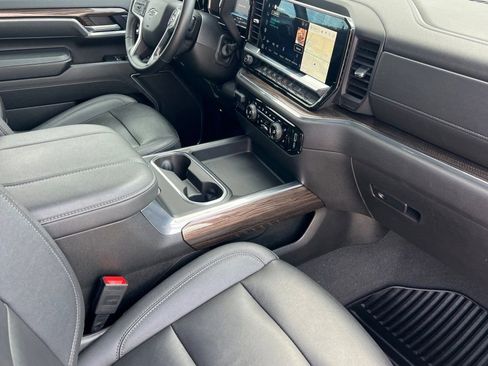 Used 2025 Chevrolet Silverado 2500 LT w/ Trail Boss Package AWD/4WD image 12