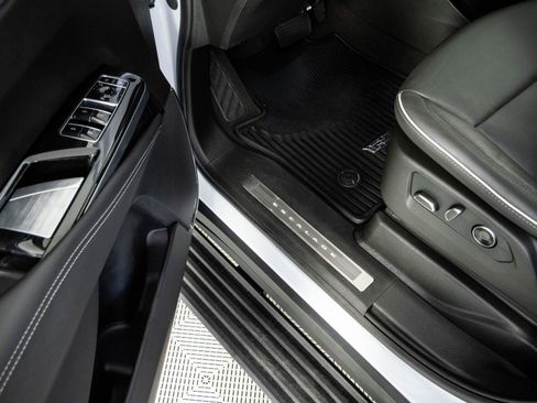 Used 2026 Cadillac Escalade ESV Sport w/ Touring Package AWD/4WD image 8