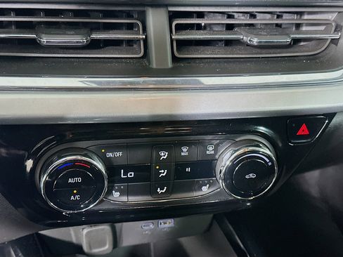 Used 2025 Chevrolet Trax LT w/ LT Convenience Package image 22