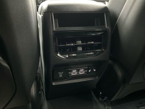 Used 2024 Jeep Grand Cherokee Limited image 30