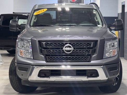Used 2024 Nissan Titan SV w/ SV Convenience Package image 33