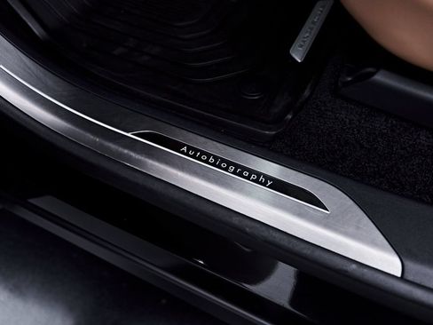 Used 2025 Land Rover Range Rover Autobiography AWD/4WD image 42