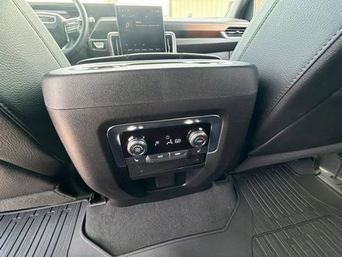 Used 2025 GMC Yukon Denali w/ Sun & Power Step Package AWD/4WD image 17
