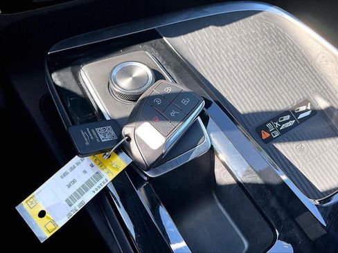 Used 2025 Buick Enclave Sport Touring image 12