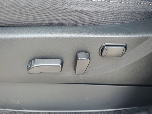 Certified 2025 Nissan Frontier SV RWD image 12