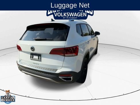 Used 2023 Volkswagen Taos SE w/ Panoramic Sunroof Package FWD image 8