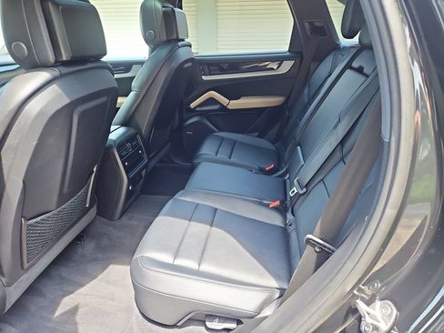 Certified 2024 Porsche Cayenne AWD/4WD image 37