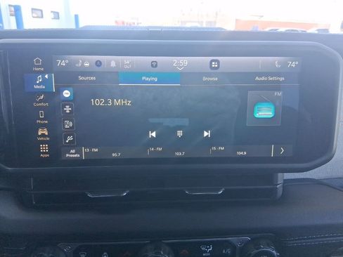 Used 2025 Jeep Wrangler Sahara image 22