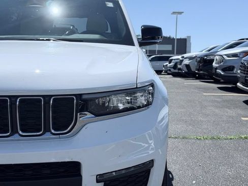 Used 2025 Jeep Grand Cherokee L Limited AWD/4WD image 3