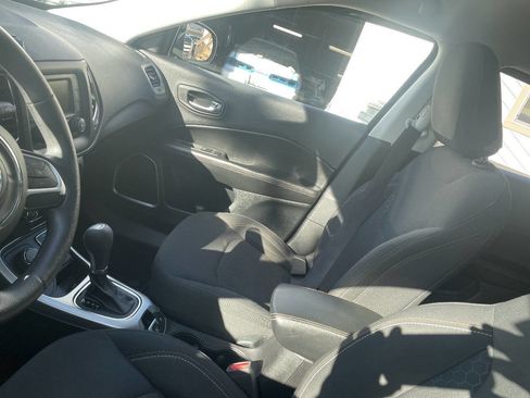 Used 2018 Jeep Compass Sport image 4