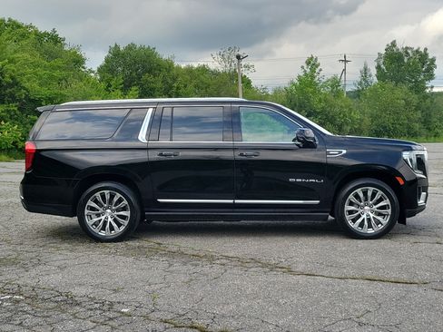 Used 2021 GMC Yukon XL Denali w/ Denali Premium Package AWD/4WD image 4