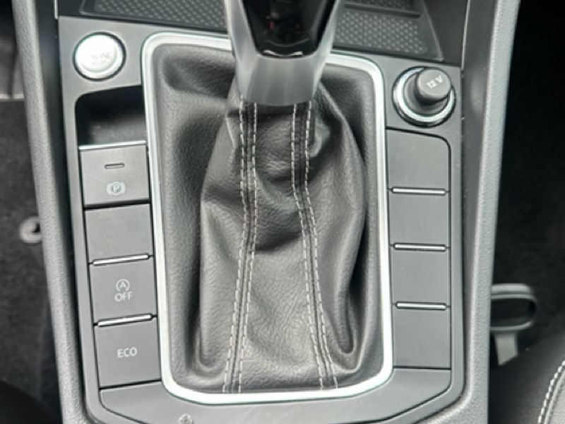 Used 2025 Volkswagen Jetta SE FWD image 14