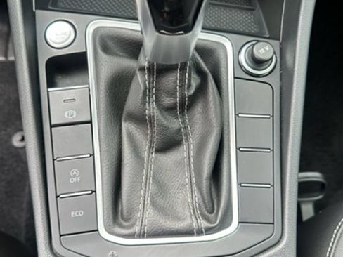 Used 2025 Volkswagen Jetta SE FWD image 14