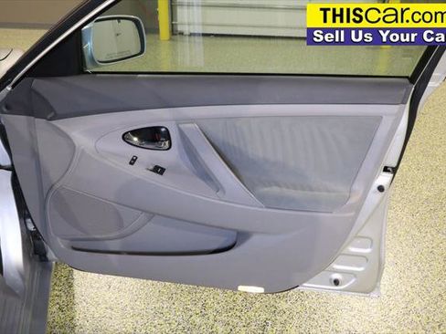 Used 2011 Toyota Camry LE image 28