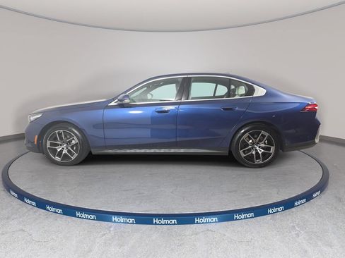 Certified 2026 BMW 530i xDrive w/ Convenience Package AWD/4WD image 8