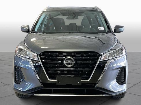 Used 2021 Nissan Kicks SV image 3