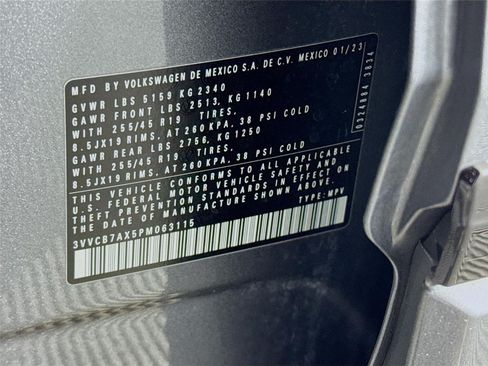 Used 2023 Volkswagen Tiguan SE R-Line FWD image 33