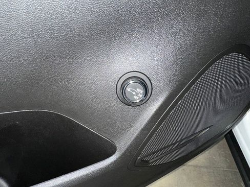 Certified 2023 Buick Envision Essence image 6