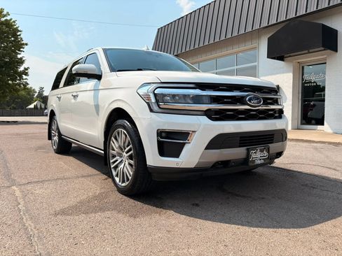 Used 2022 Ford Expedition Max Limited AWD/4WD image 2