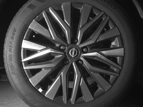 Used 2025 Nissan Altima 2.5 SV FWD image 15