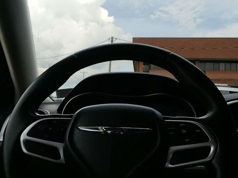 Used 2018 Chrysler 300 Touring w/ Driver Convenience Group RWD image 13