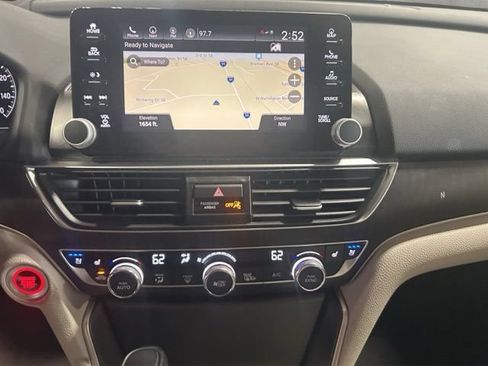 Used 2018 Honda Accord Touring image 3