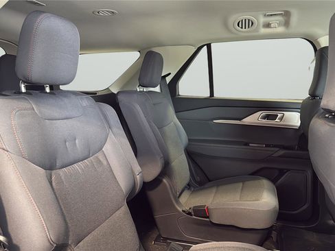 Used 2025 Ford Explorer Active image 15