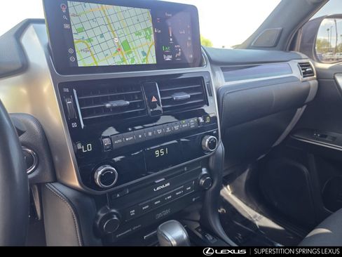 Used 2023 Lexus GX 460 Premium w/ Accessory Package AWD/4WD image 18